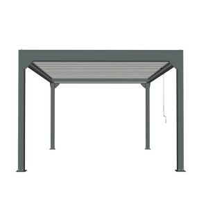Periola s streho Pergola z moderno oblikovano bioklimatsko motorizirano aluminijasto omaro